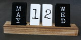 Kalendarz drewniany biało - czarny 30x5.5x13 cm