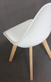 Krzesło "Scandi" - białe z bukowymi nogami